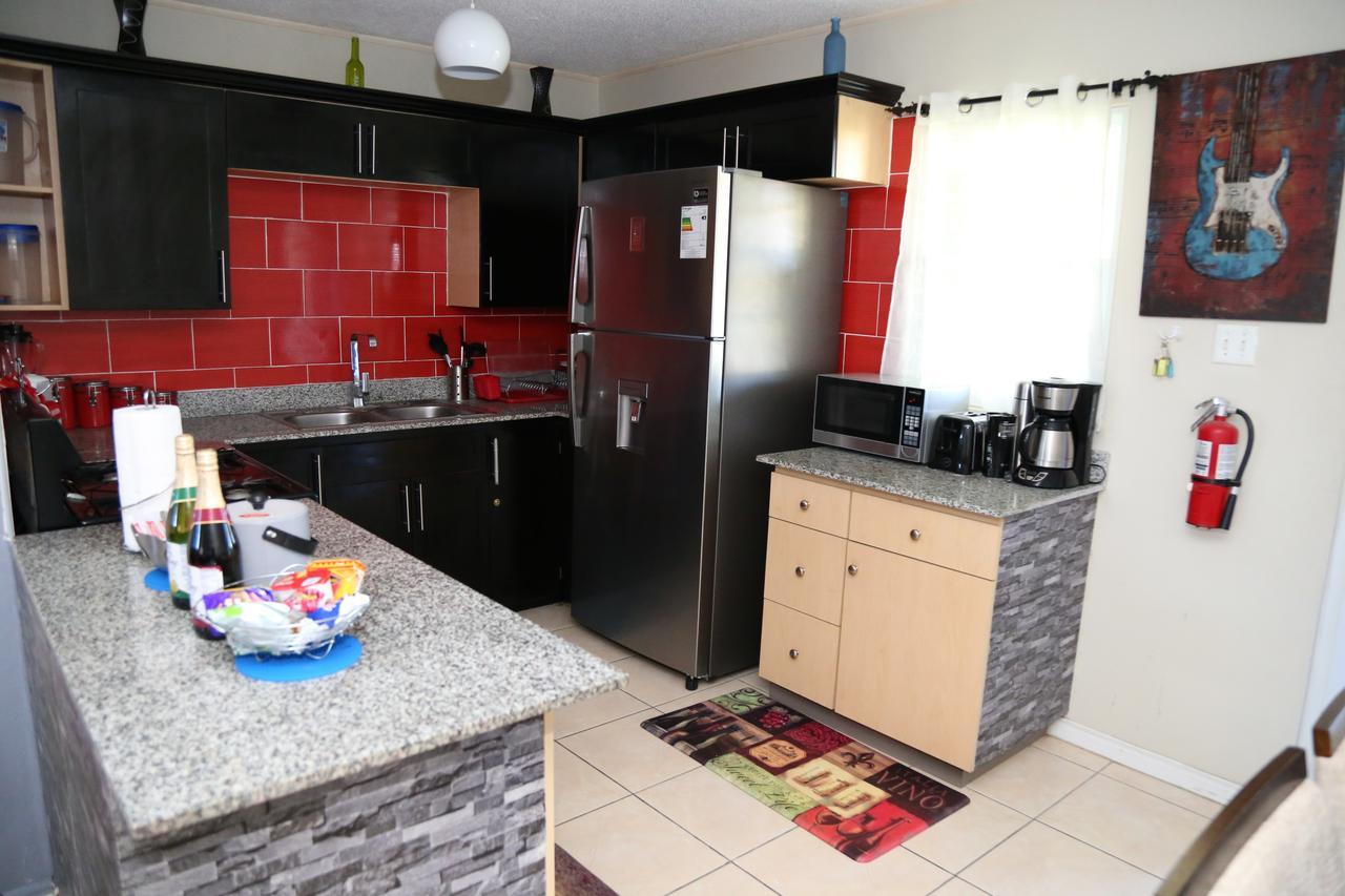 The Oasis I, Portmore Country Club Eksteriør billede