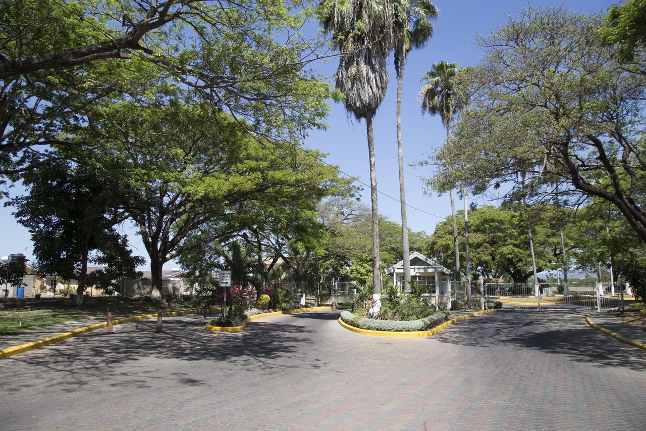 The Oasis I, Portmore Country Club Eksteriør billede