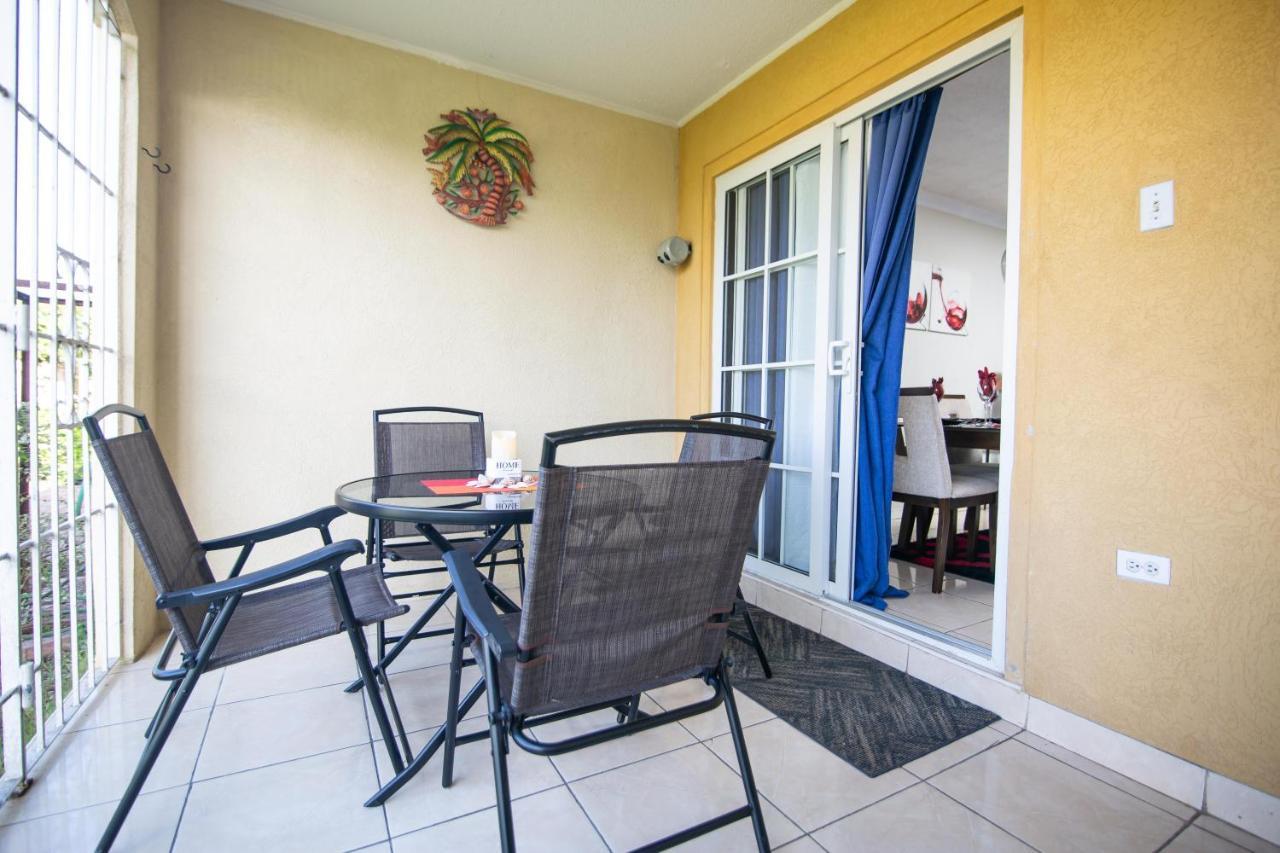 The Oasis I, Portmore Country Club Eksteriør billede