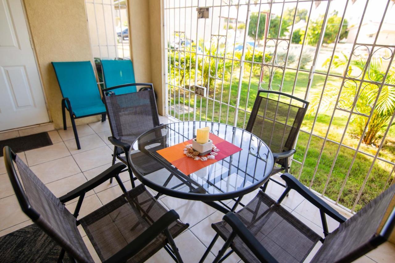 The Oasis I, Portmore Country Club Eksteriør billede